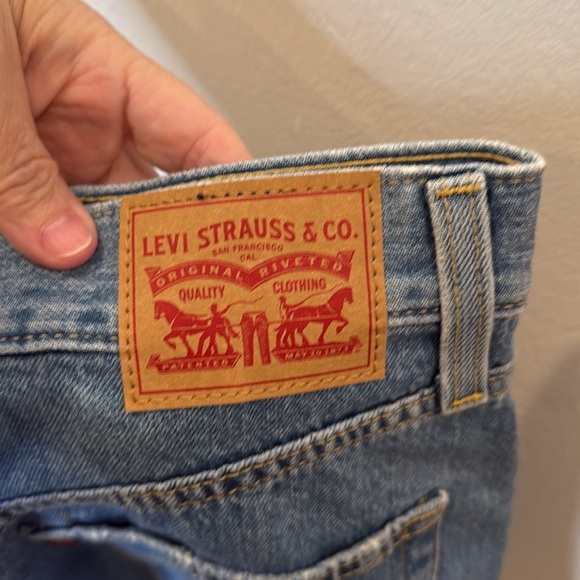 LEVIS PREMIUM HIGH WAISTED MOM SHIRTS NWOT SIZE 29 - Picture 4 of 6